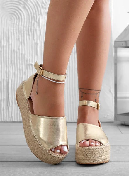 Espadrilles with wedge and strap