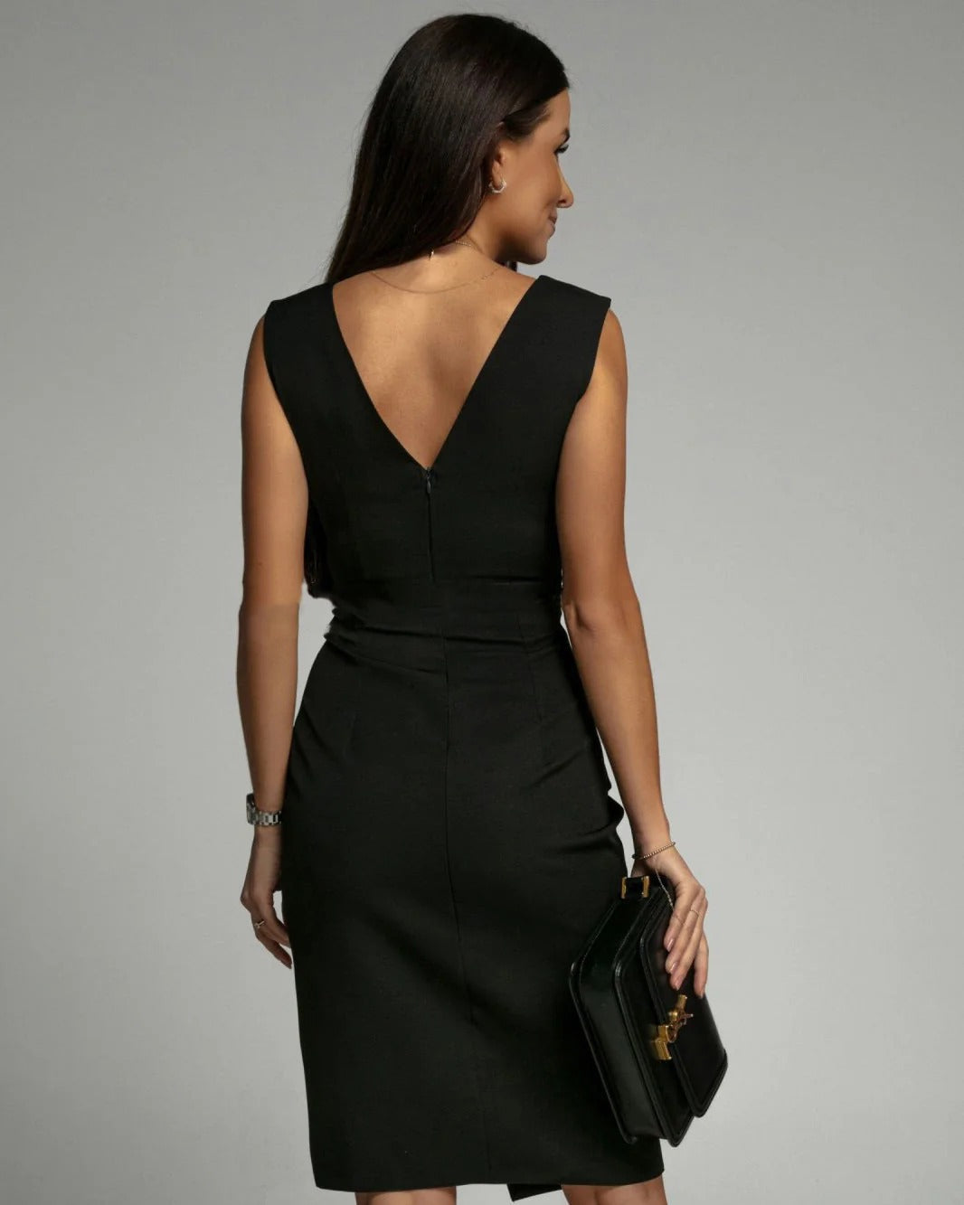 Elegant Fitted Dress with V-Neckline